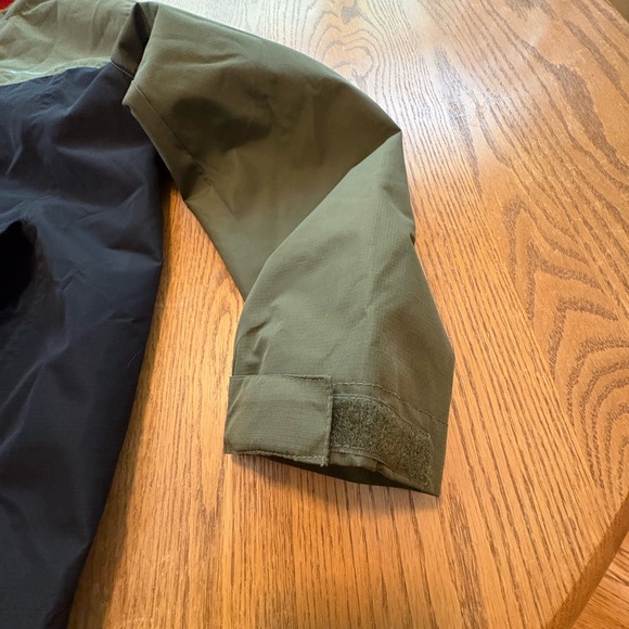 Eddie Bauer Boys Black Olive Rain Jacket Size M 10/12 EUC - Picture 7 of 12